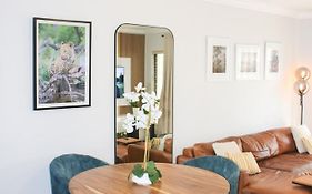 White Orchid Luxury Apartment